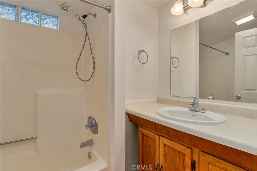 2050 Laburnum Property Photo 16