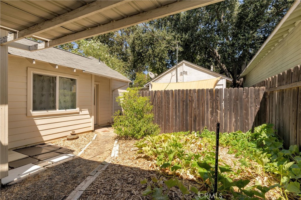 2050 Laburnum Property Photo 23