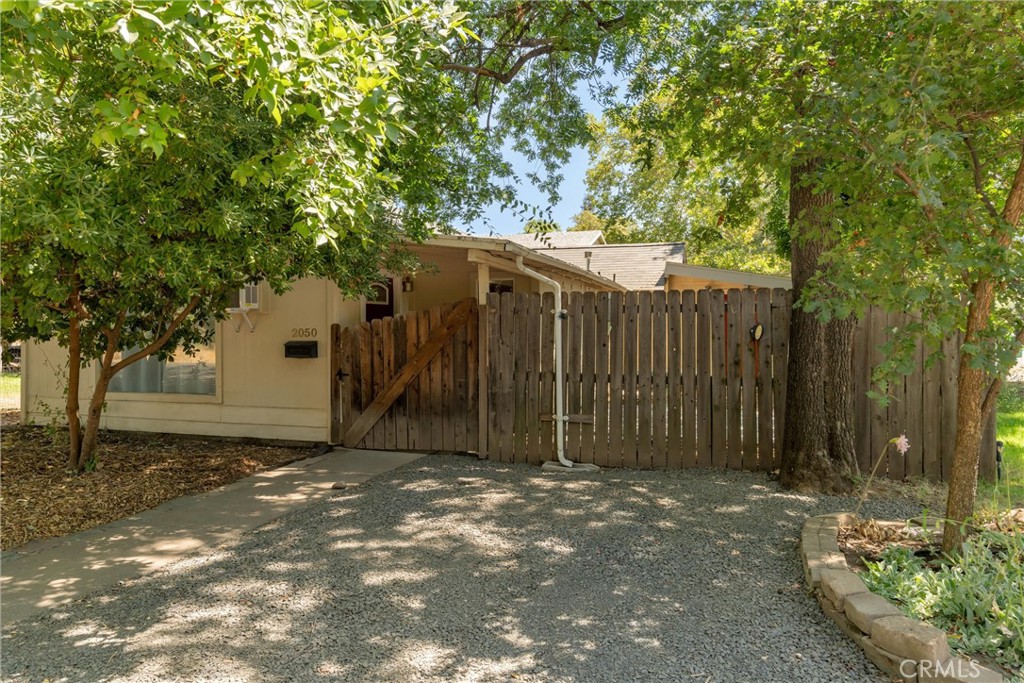 2050 Laburnum Property Photo 25