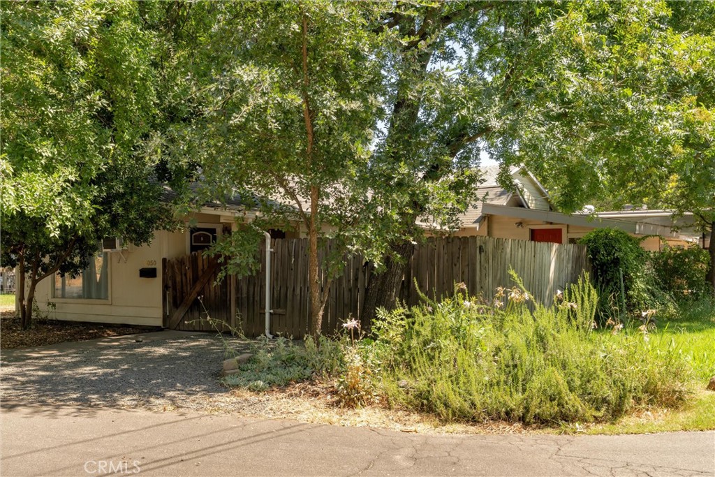2050 Laburnum Property Photo 29
