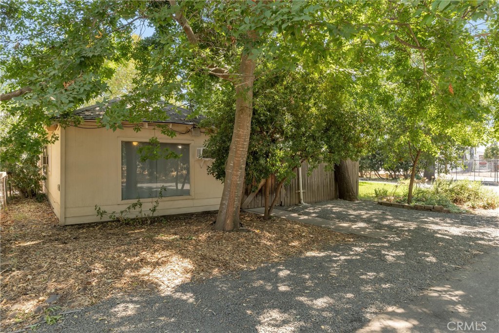 2050 Laburnum Property Photo 30