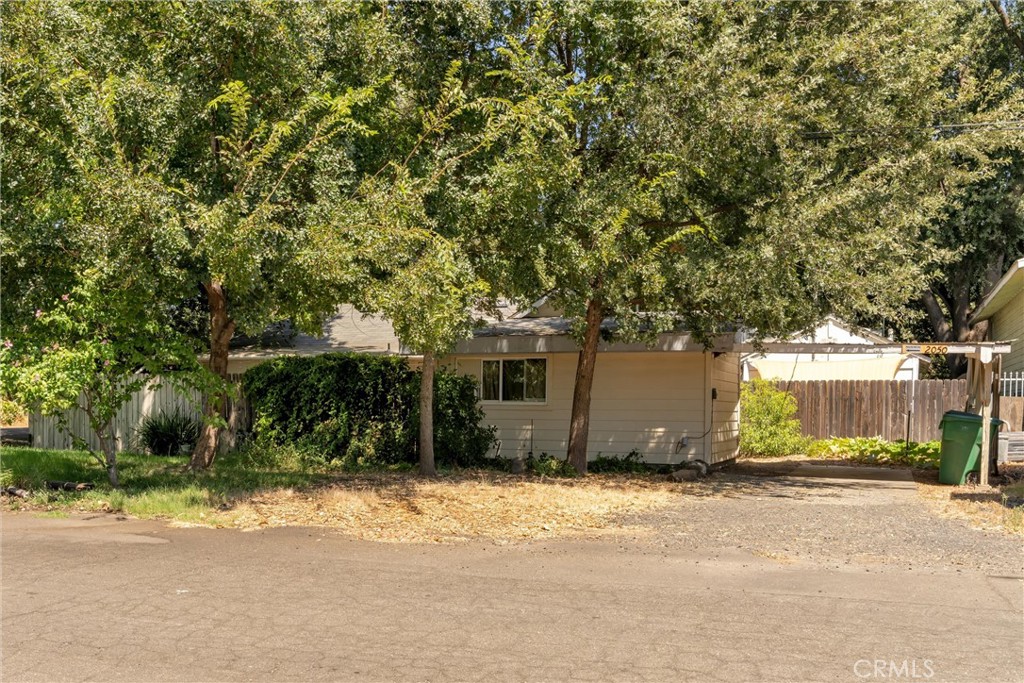 2050 Laburnum Property Photo 31