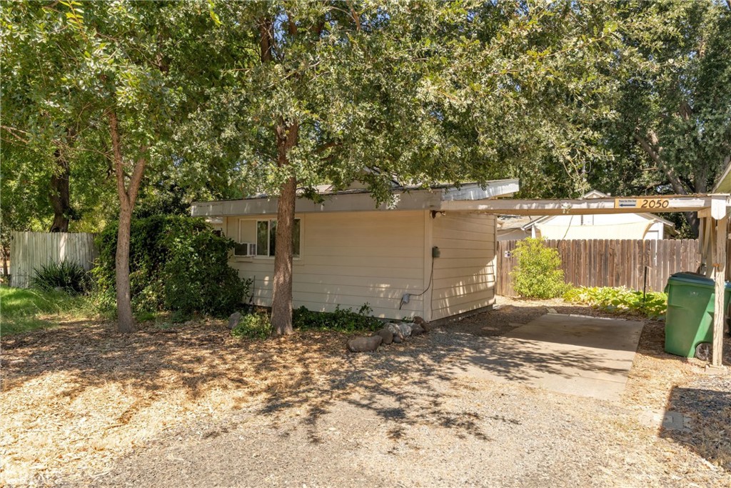 2050 Laburnum Property Photo 32