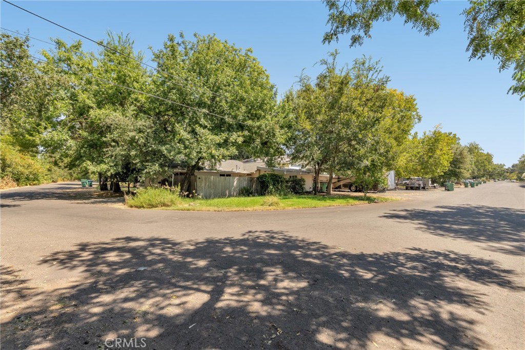 2050 Laburnum Property Photo 34