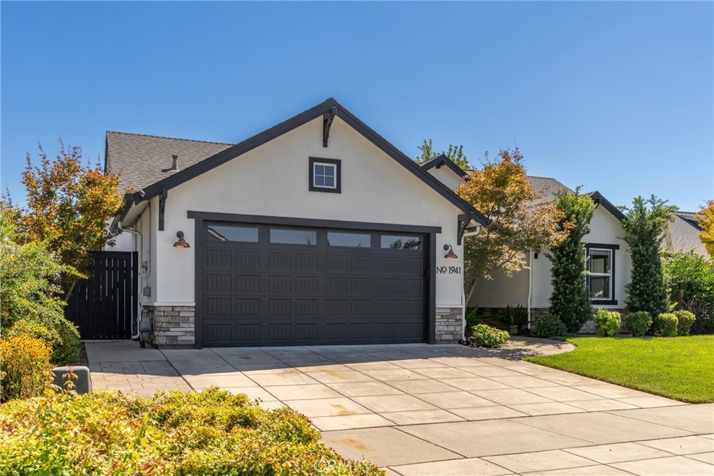 1941 Waxwing Way Property Photo 3