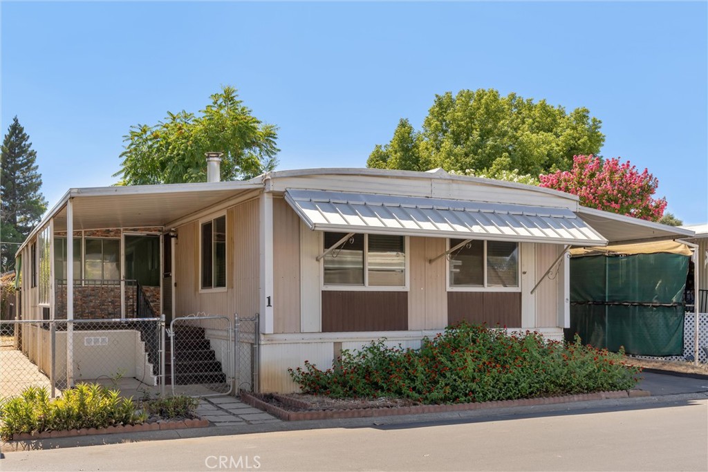 982 E Lassen Avenue 1 Property Photo 2