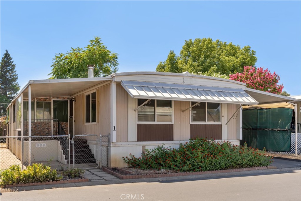 982 E Lassen Avenue 1 Property Photo 2