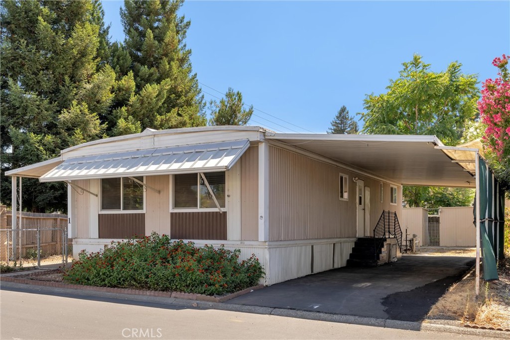 982 E Lassen Avenue 1 Property Photo 3