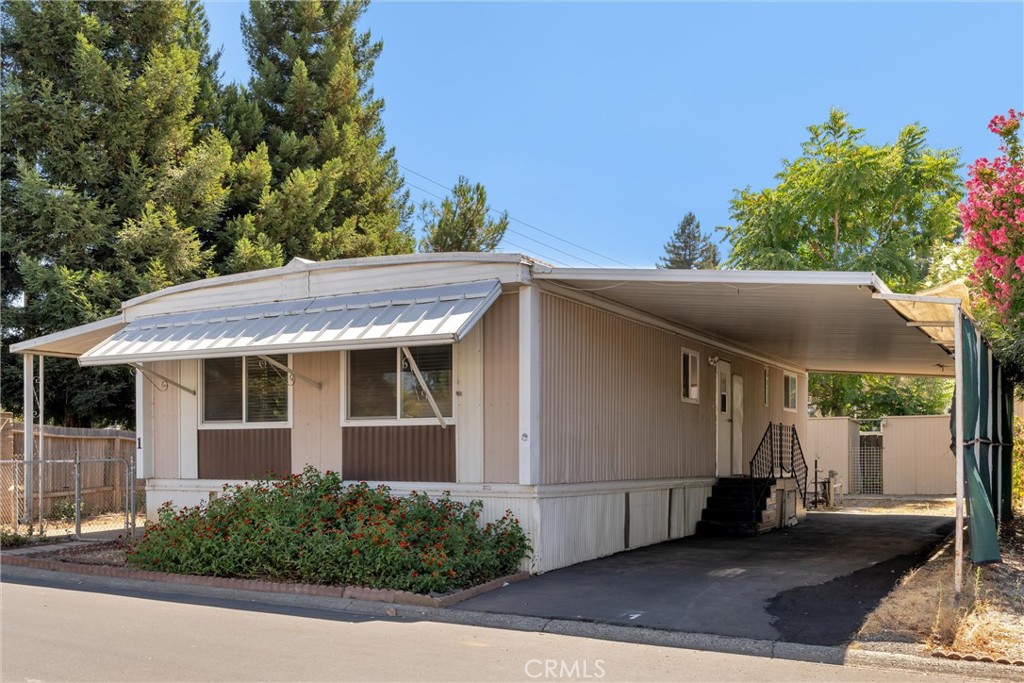 982 E Lassen Avenue 1 Property Photo 3