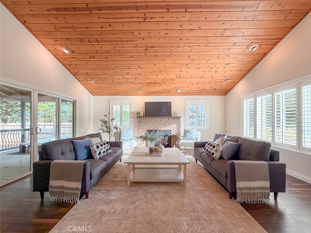951 Madrone Property Photo 3