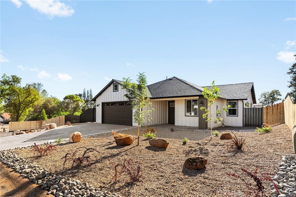 5865 Yorkshire Property Photo 2