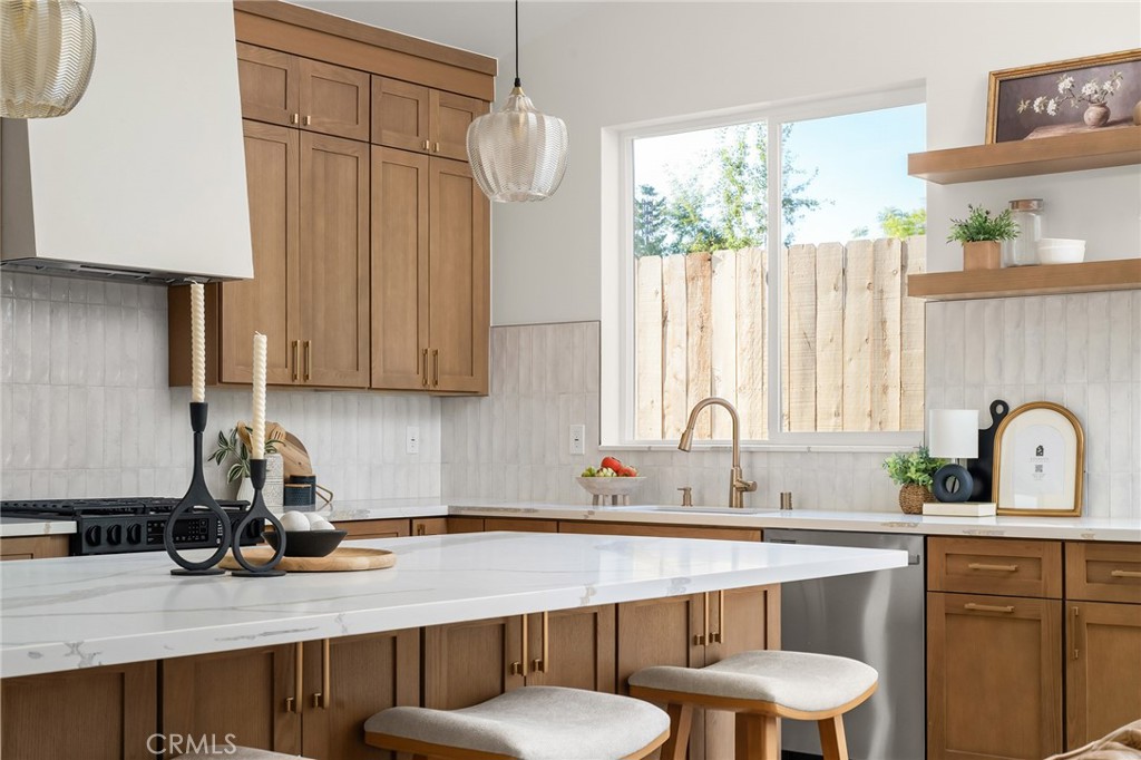 5865 Yorkshire Property Photo 15