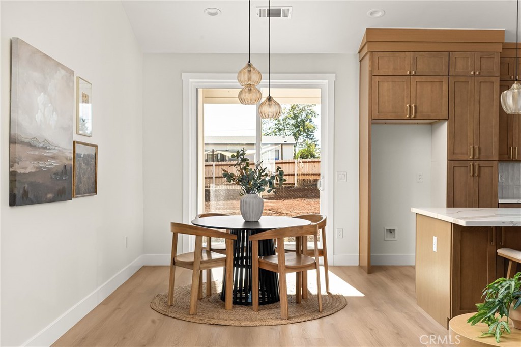 5865 Yorkshire Property Photo 16