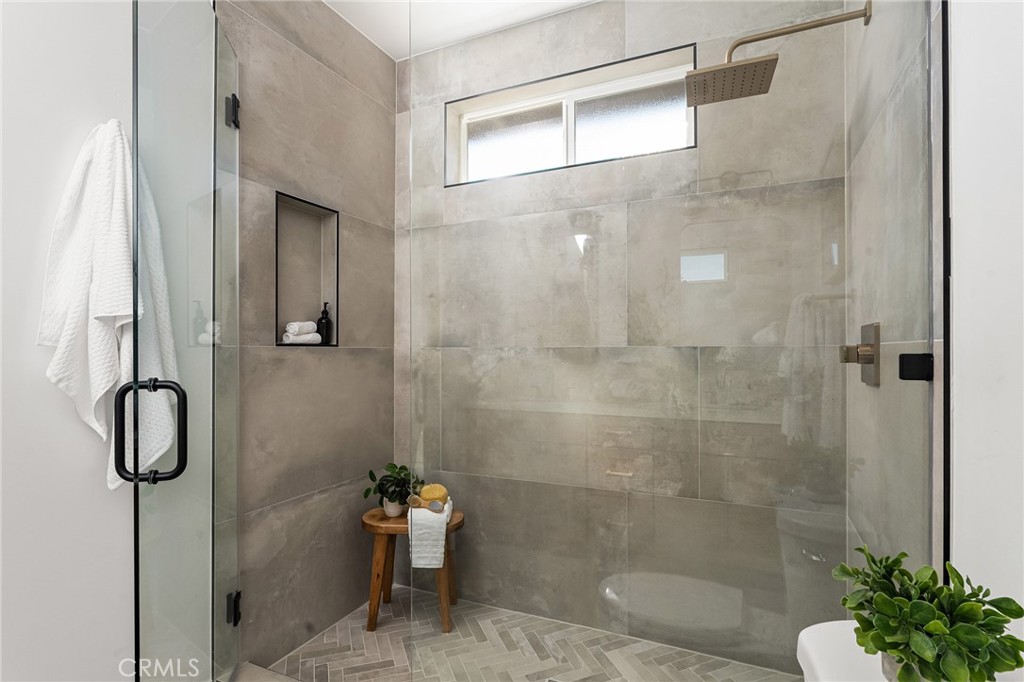 5865 Yorkshire Property Photo 29
