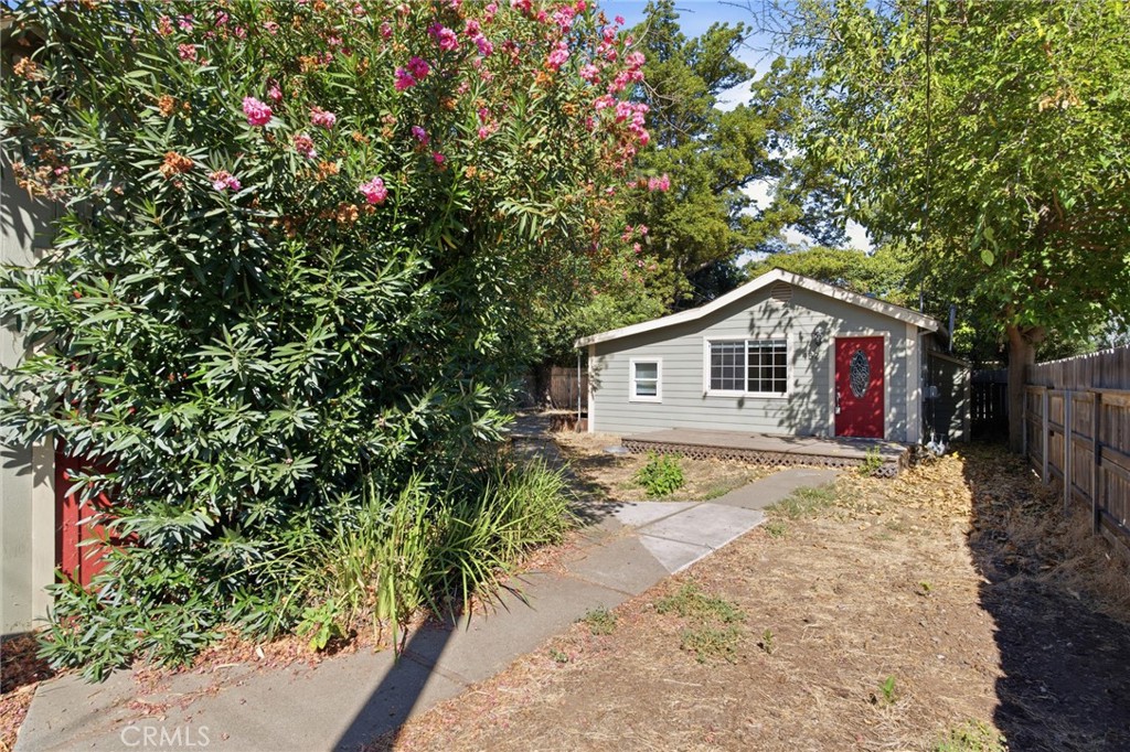 482 East 5th Avenue Property Photo 1