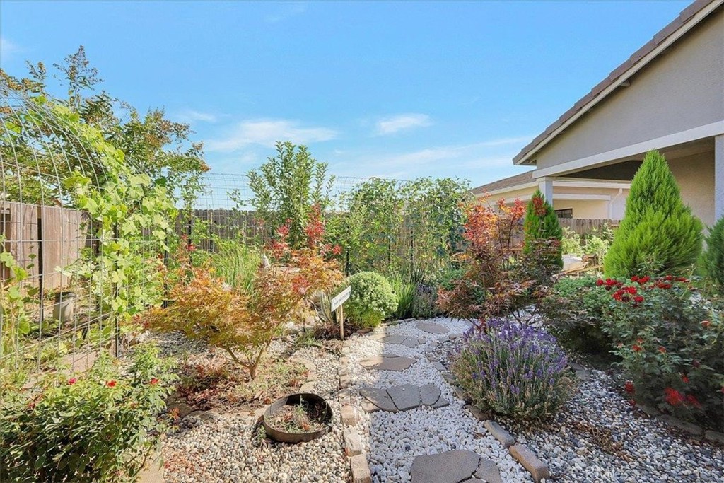 789 Chalice Creek Drive Property Photo 21