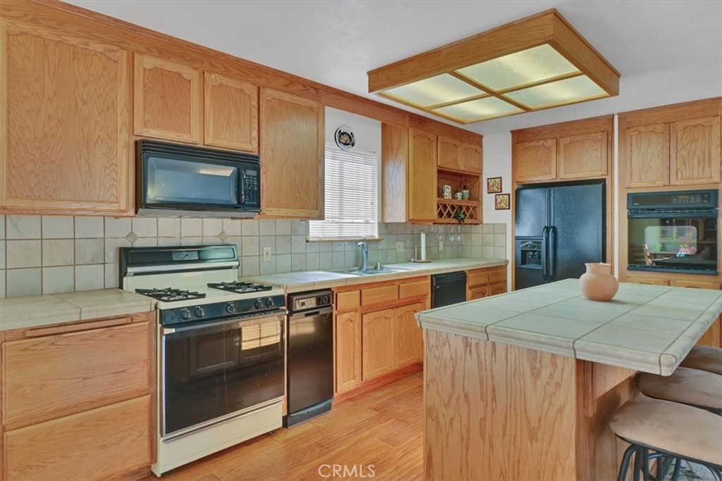 4464 Eastpark Court Property Photo 12