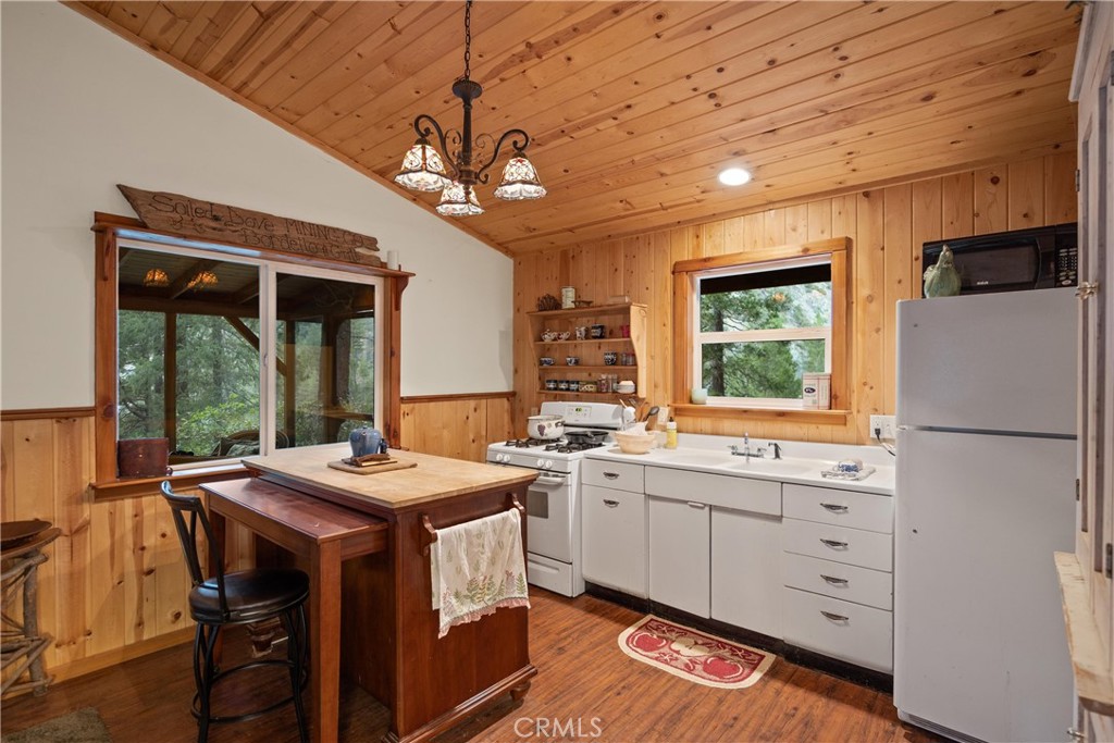1468 12th Mile Bar Property Photo 37