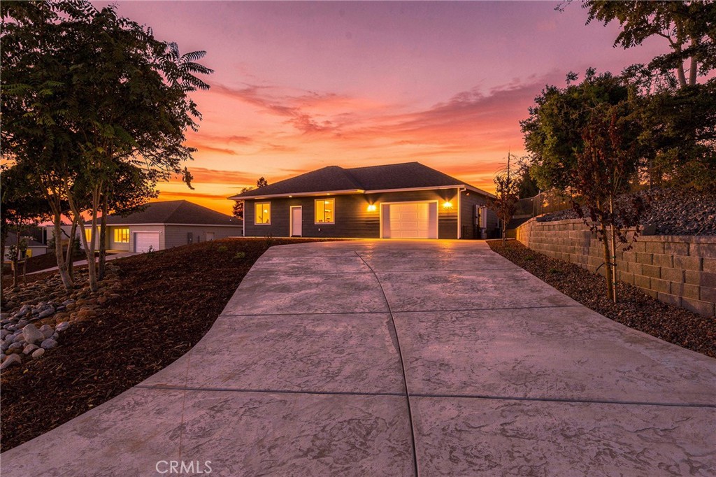 5825 Golden Oaks Road Property Photo 6