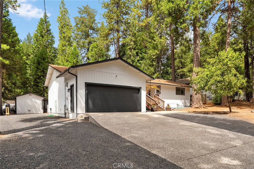 14043 Creston Road Property Photo 2