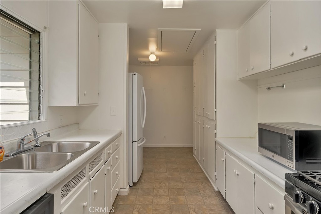 2430 Baldwin Avenue Property Photo 12