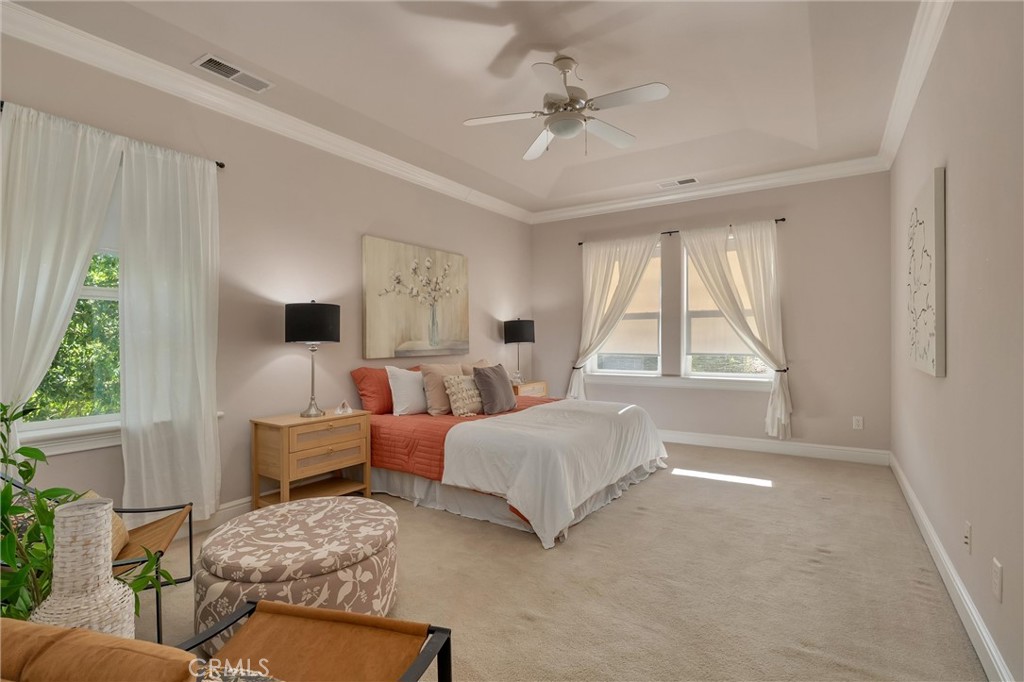 122 Secluded Oaks Court Property Photo 8