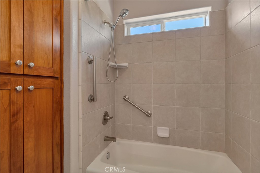 122 Secluded Oaks Court Property Photo 33