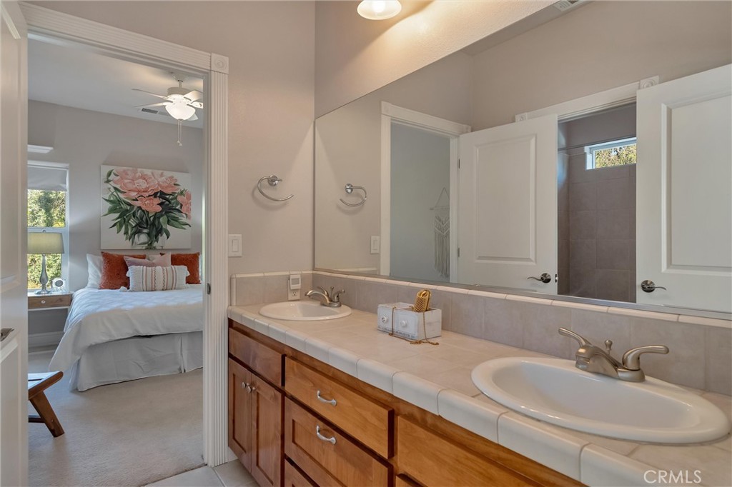 122 Secluded Oaks Court Property Photo 34