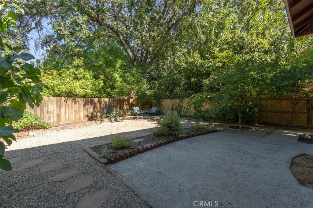 122 Secluded Oaks Court Property Photo 39