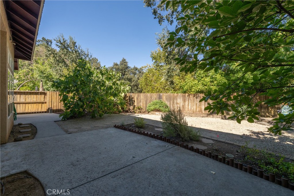 122 Secluded Oaks Court Property Photo 40