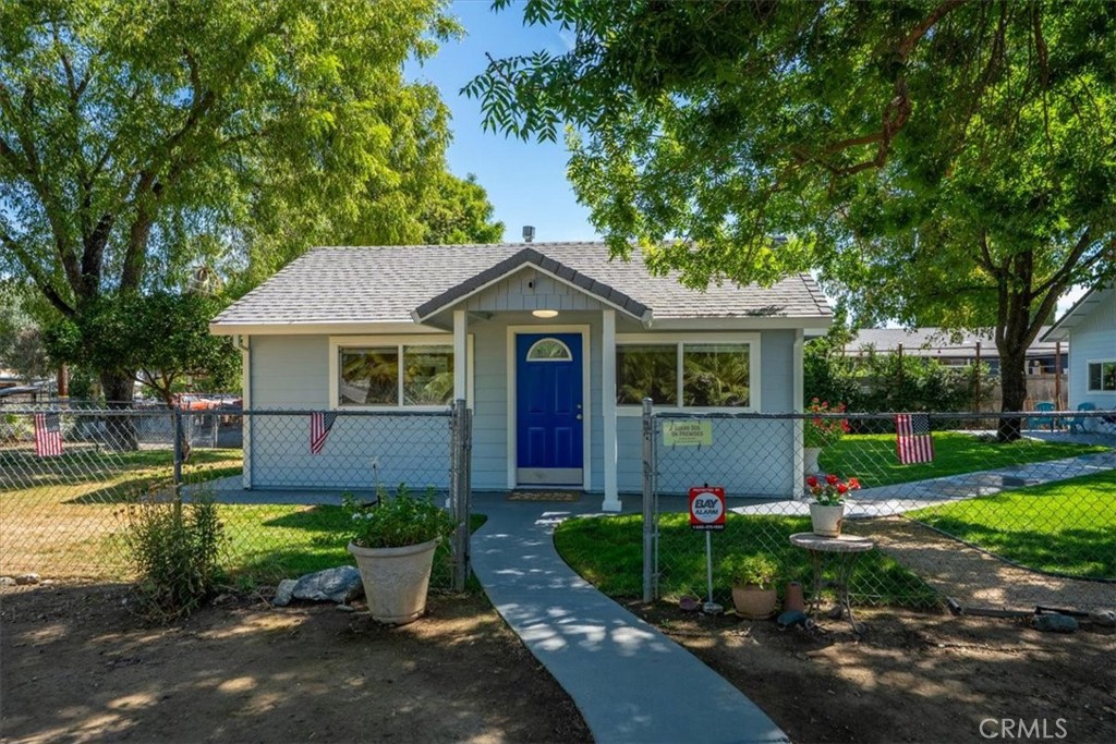 1221 Pear Property Photo 1