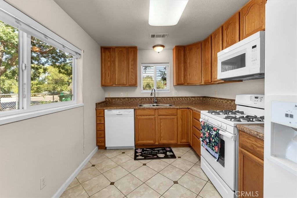 1221 Pear Property Photo 6