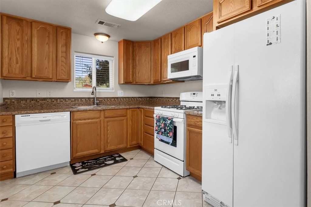1221 Pear Property Photo 7