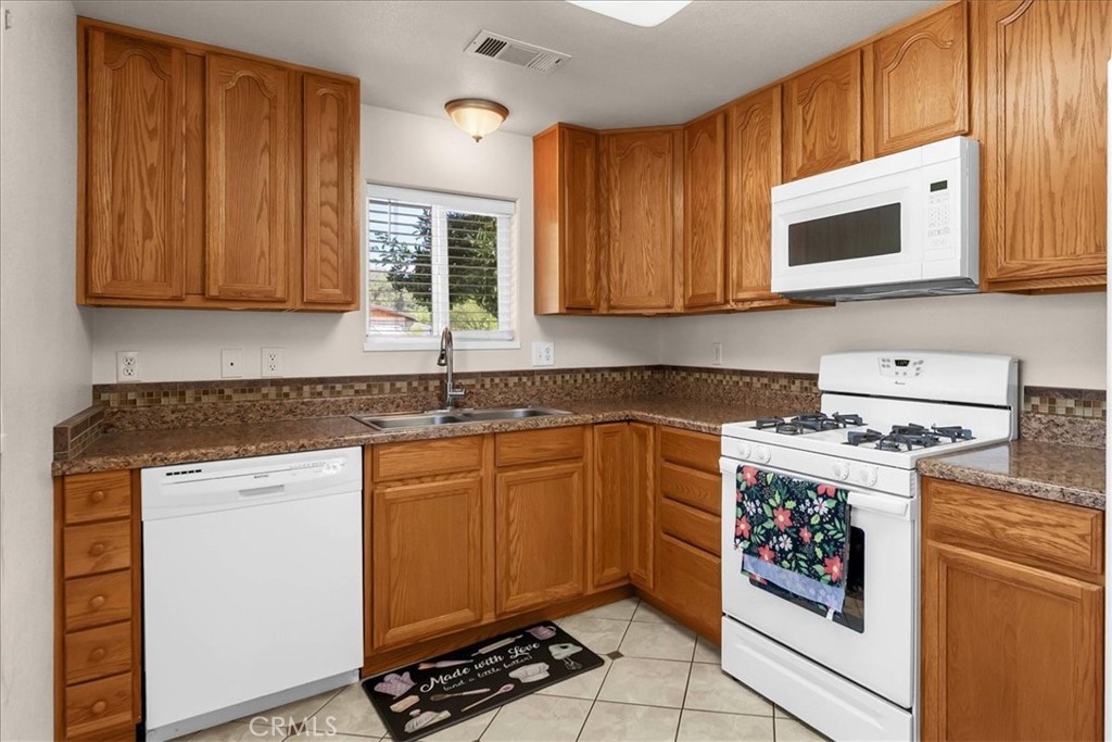 1221 Pear Property Photo 8