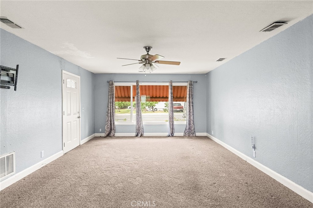 219 Vine Street Property Photo 6