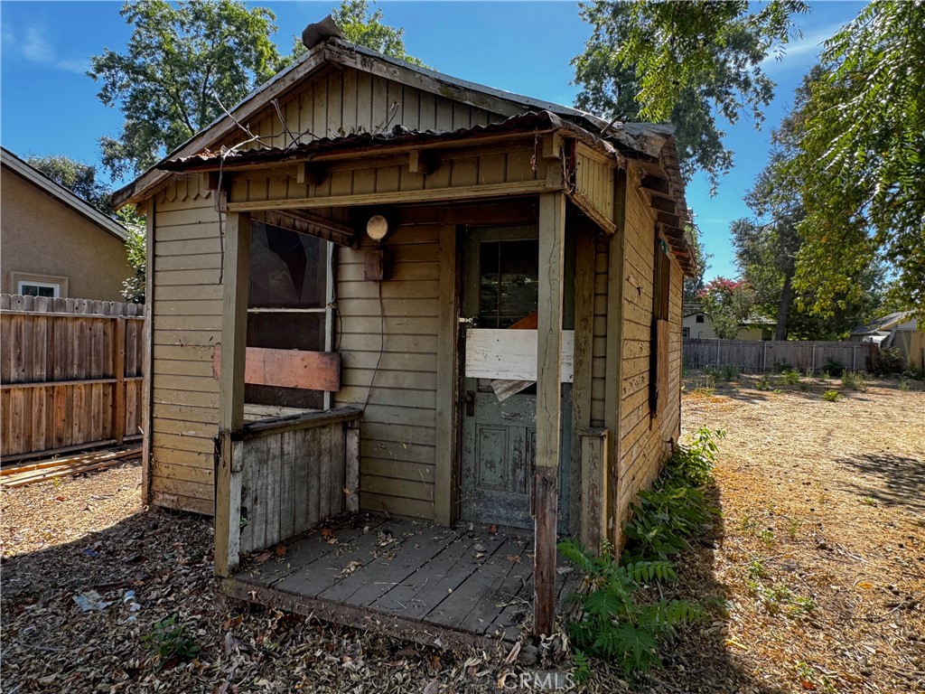 1259 9th E Property Photo 2