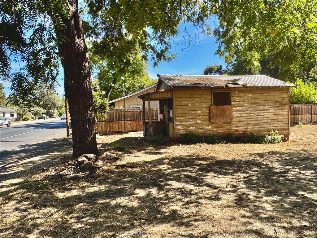 1259 9th E Property Photo 3