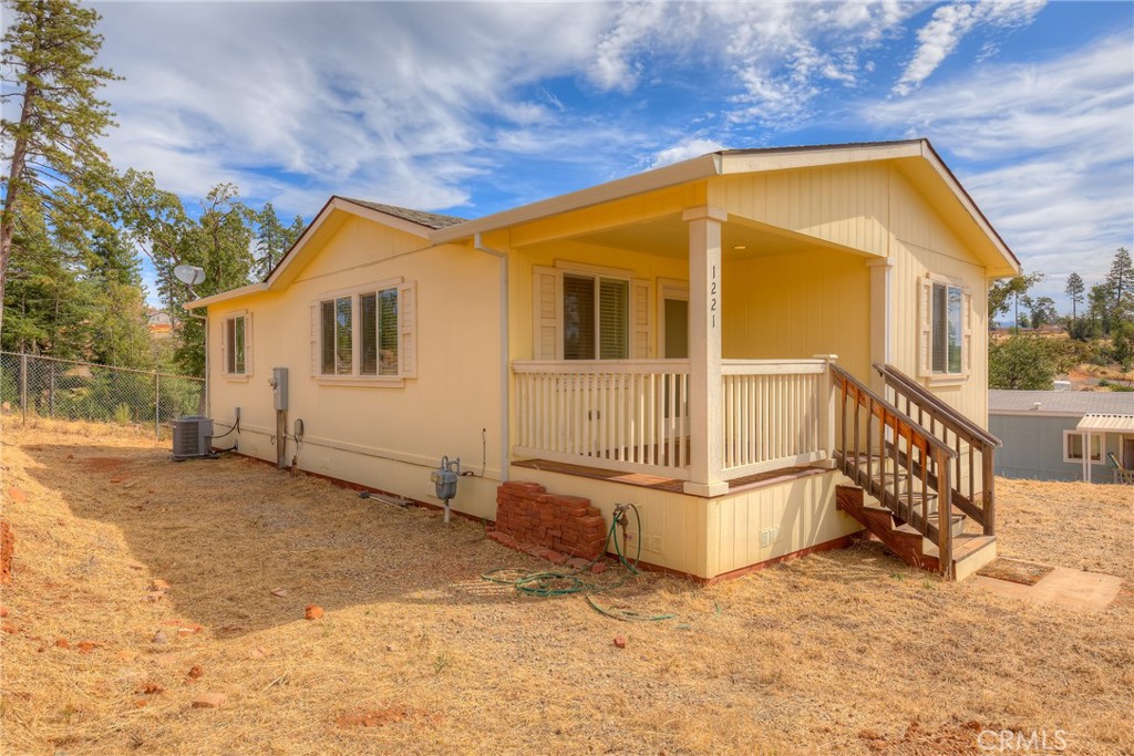 1221 Lurena Property Photo 2