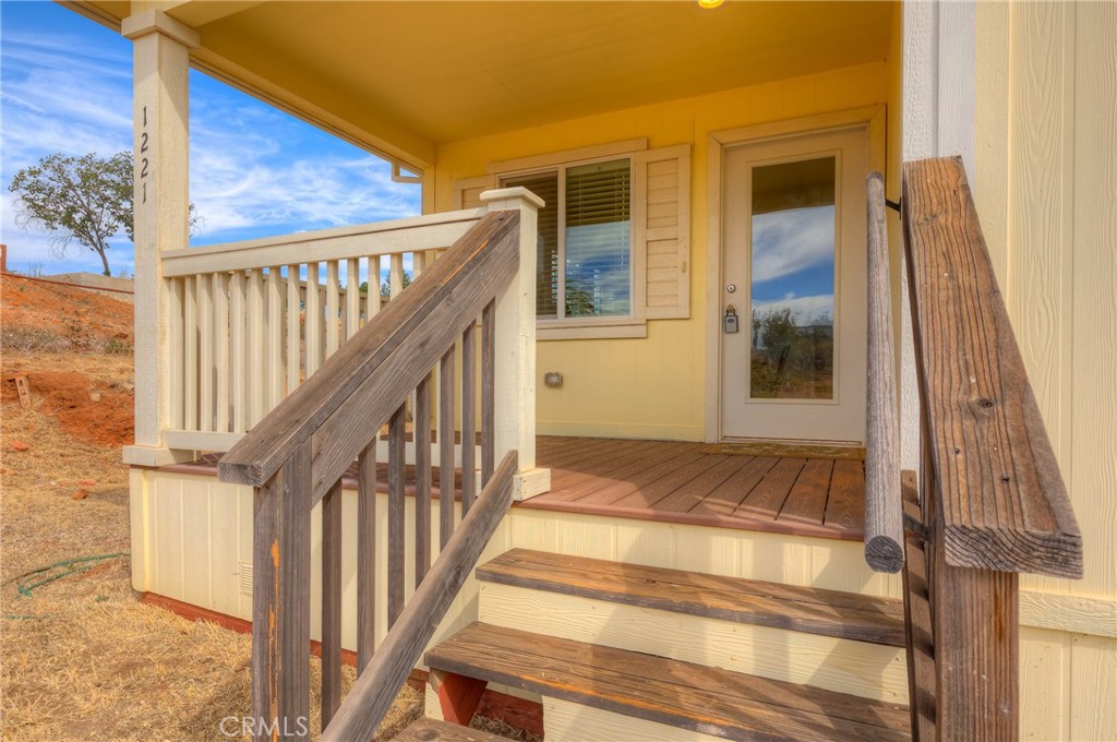 1221 Lurena Property Photo 3