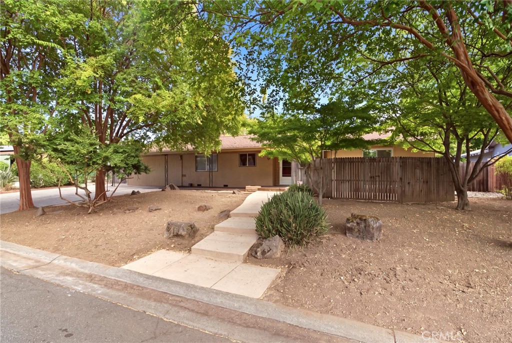 33 Lawnwood Drive Property Photo 1