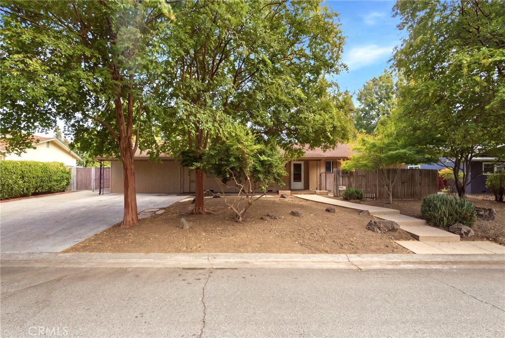 33 Lawnwood Drive Property Photo 3