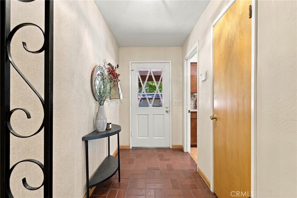 33 Lawnwood Drive Property Photo 5
