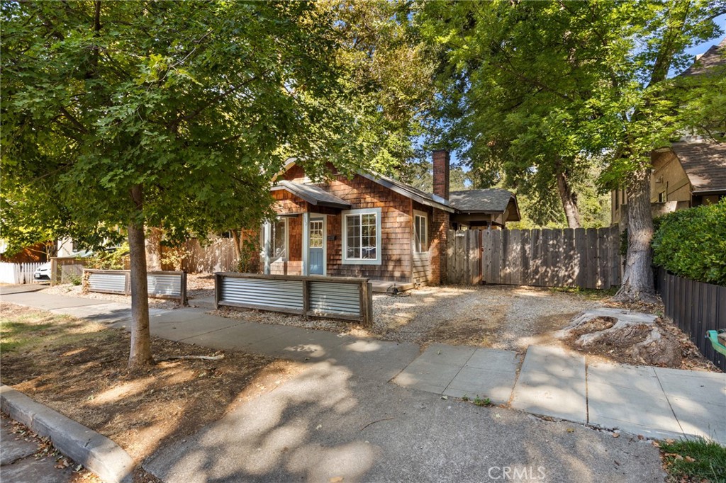 1162 E 7th Street Property Photo 1