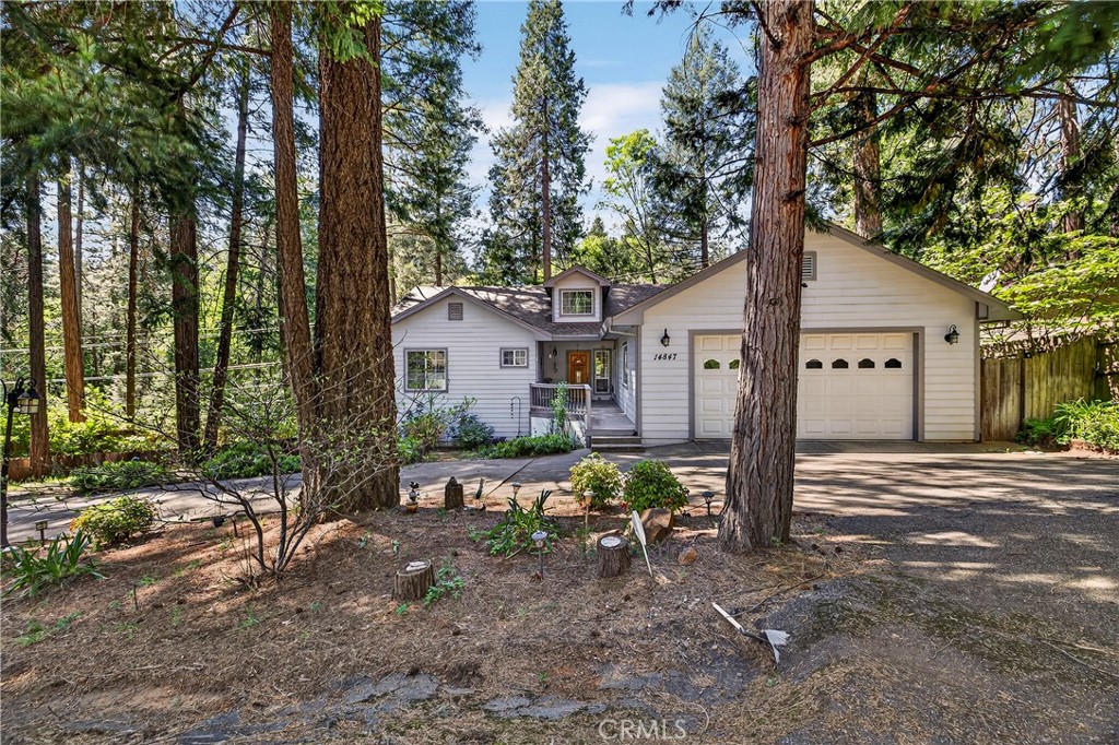 14847 Crescent Property Photo 1