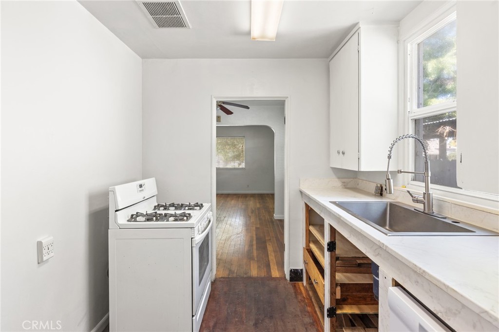 1122 Sunset Property Photo 10