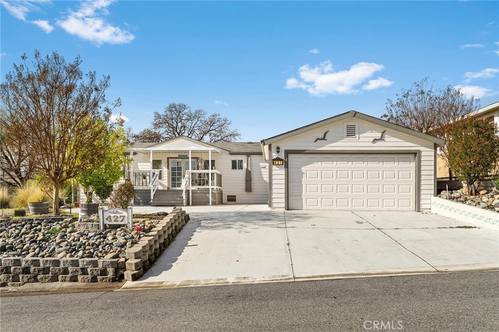 427 Summerwood Parkway Property Photo 1
