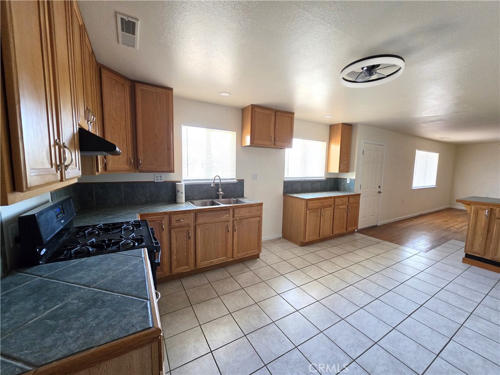 22 E Swift Street Property Photo 8