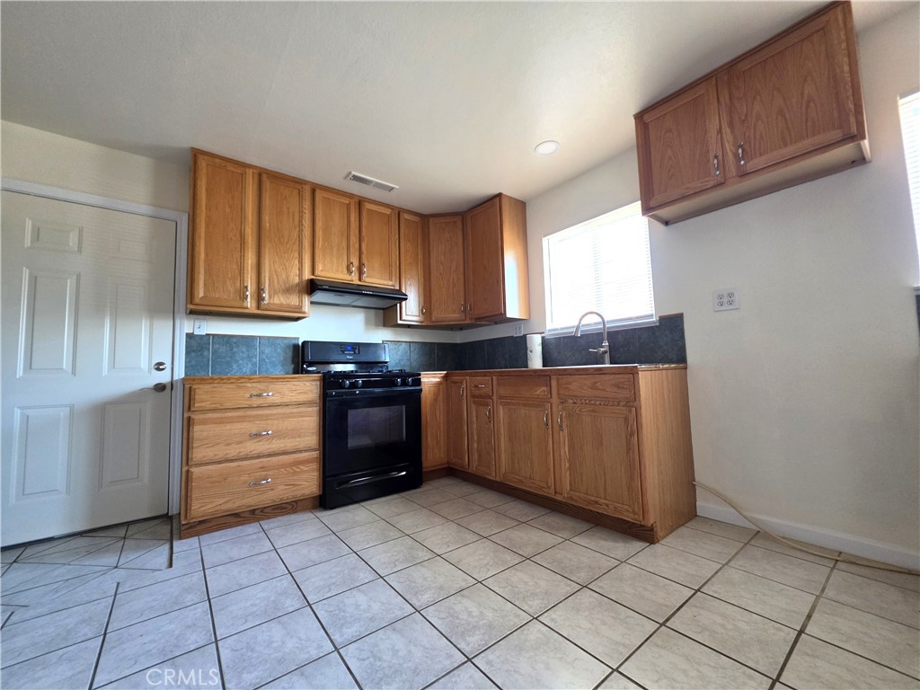 22 E Swift Street Property Photo 19