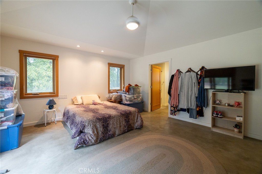 904 W 12th Avenue Property Photo 3