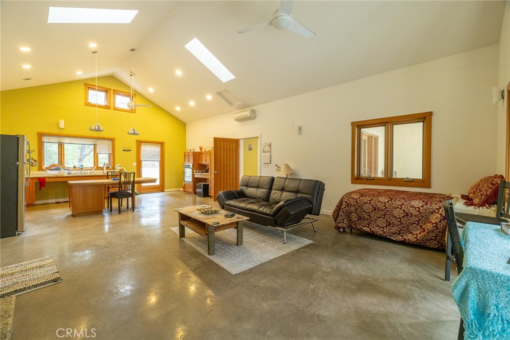904 W 12th Avenue Property Photo 35